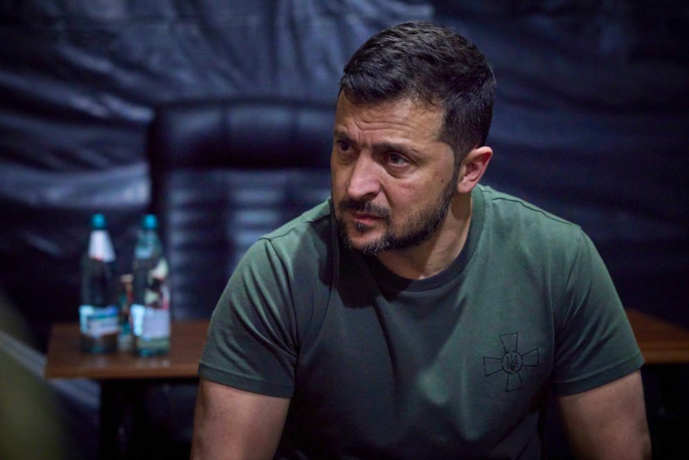 Drohnenschläge auf russisches Gebiet. Für Moskau ist klar, dass die Truppen des ukrainischen Präsidenten Wolodymyr Selenskyj hinter den Attacken stehen müssen. Doch Kiew bekennt sich offiziell nicht dazu.