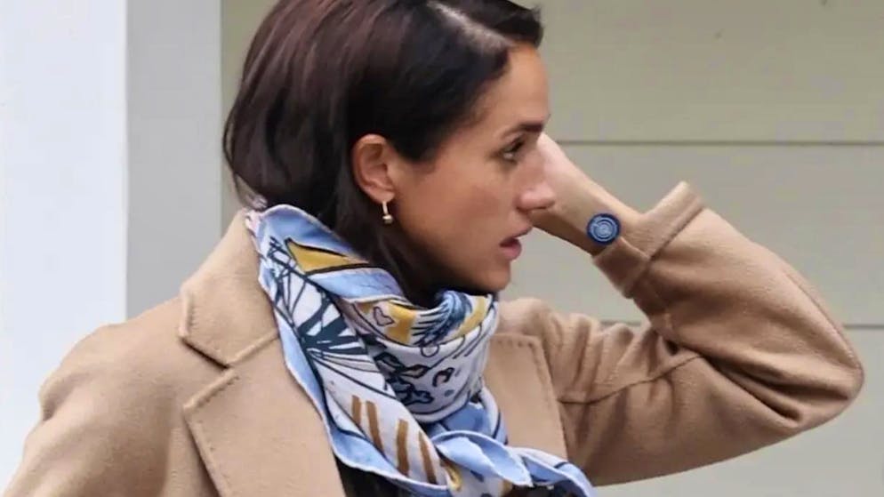 In crisi psicologica?. Cerotto sul polso... Meghan lancia un chiaro messaggio