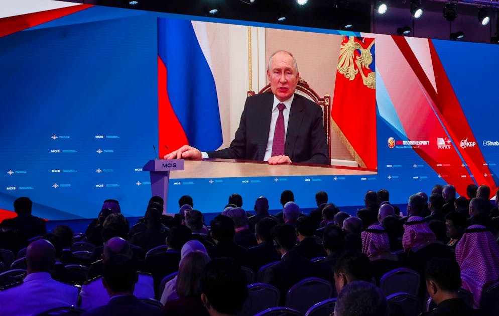 Der russische Staatschef Wladimir Putin spricht via Videoschalte zu den Teilnehmern einer Sichehrheitskonferenz in Moskau.
