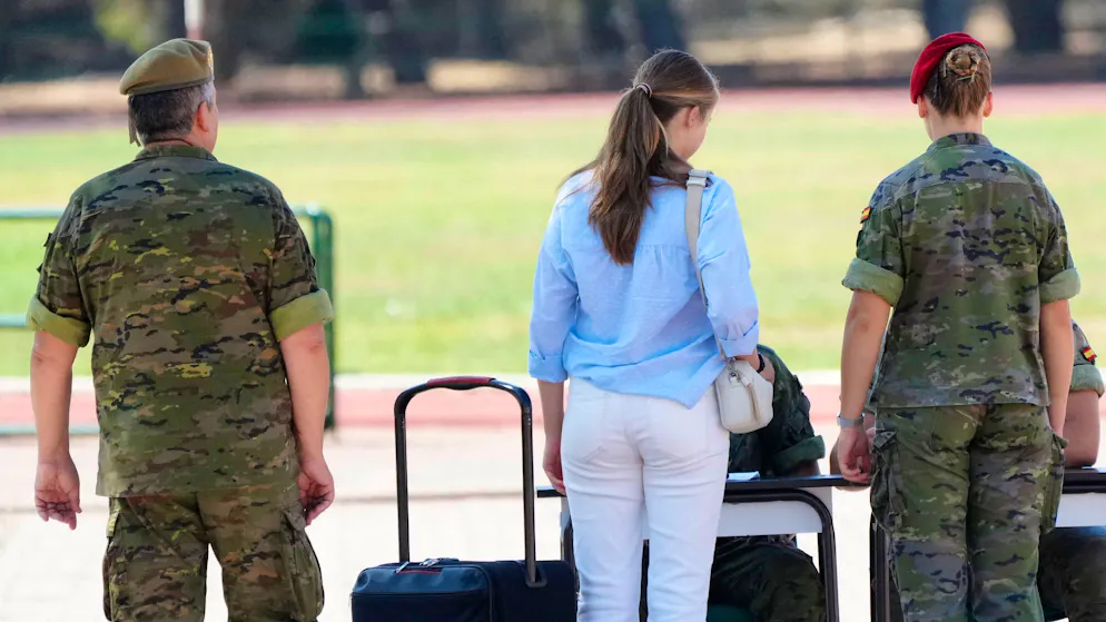 Militär-Ausbildung beginnt. Spaniens Kronprinzessin Leonor verlässt ihre Familie