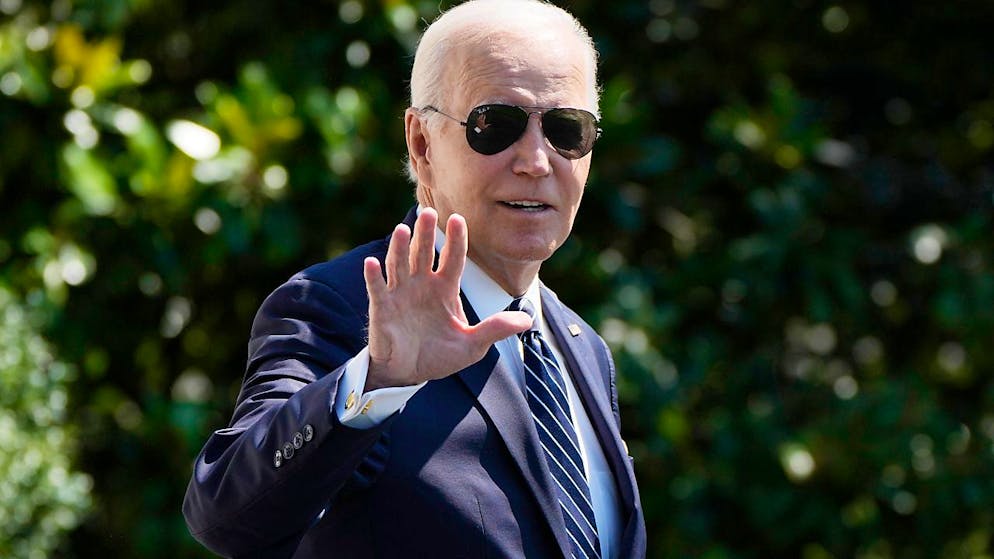 Joe Biden, Präsident der USA, geht vom Südrasen des Weißen Hauses an Bord der Marine One, um nach Pennsylvania und dann weiter nach Camp David zu reisen. Foto: Jacquelyn Martin/AP/dpa