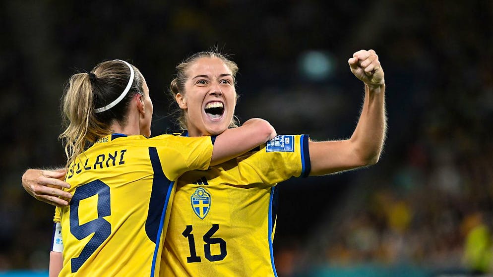La joie de Kosovare Asllani (à gauche) et Filippa Angeldal après le 2-0 de la Suède
