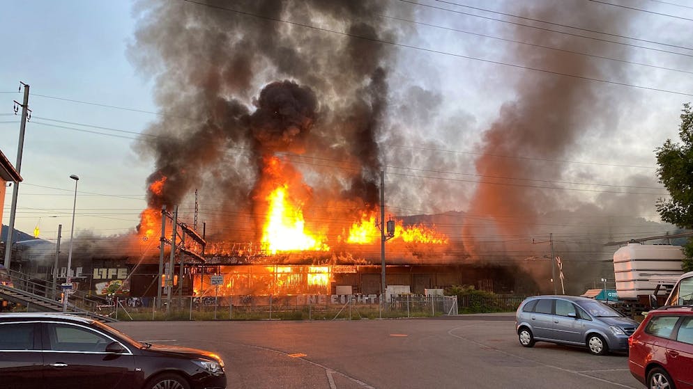 Grossbrand in Pratteln BL. Feuer löscht Werkstatt aus – «Alles weg, nichts ist mehr übrig»