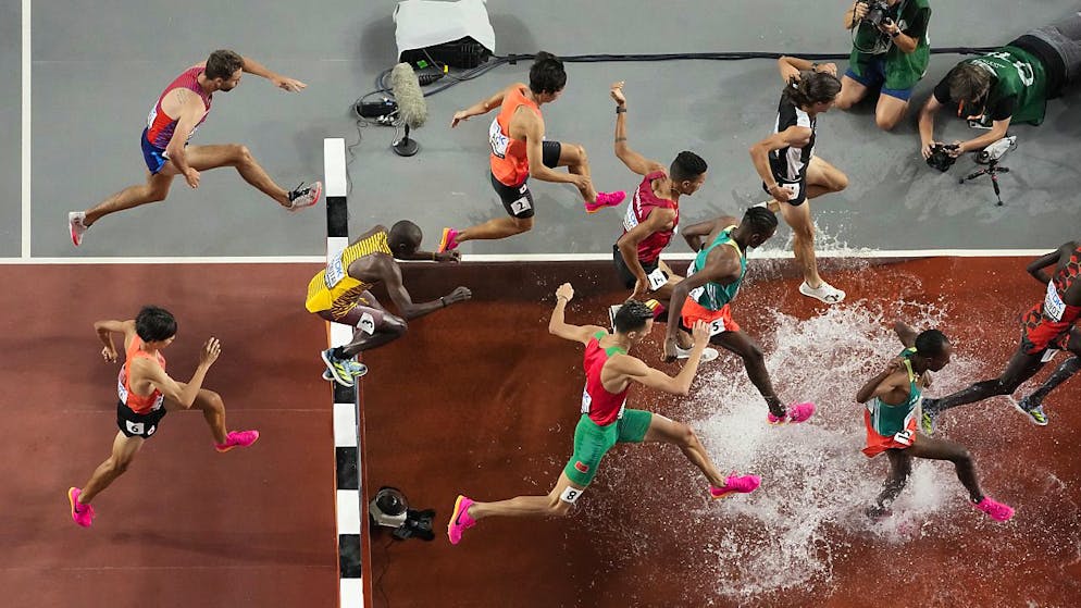 Faith Kipyegon historisch zum dritten WM-Gold - Gallery. Auch über 3000 m Steeple der Männer wurden am Dienstag die WM-Medaillen vergeben