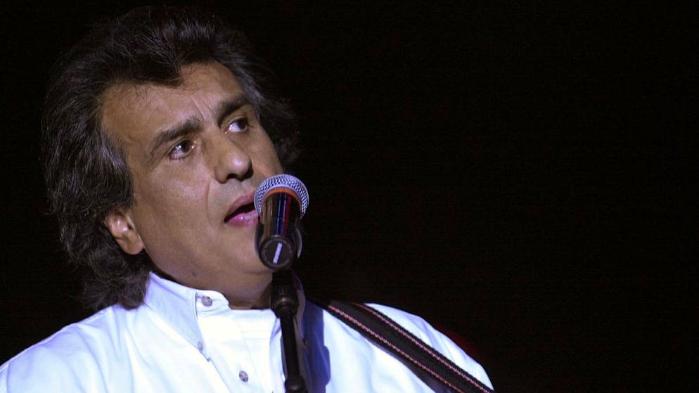 Trauer um «L'Italiano»-Sänger Toto Cutugno. 1990 trat Toto Cutugno, hier bei einem Auftritt 2002 zu sehen, für Italien beim Eurovision Song Contest an und sicherte sich mit dem Titel «Insieme 1992» den Sieg.