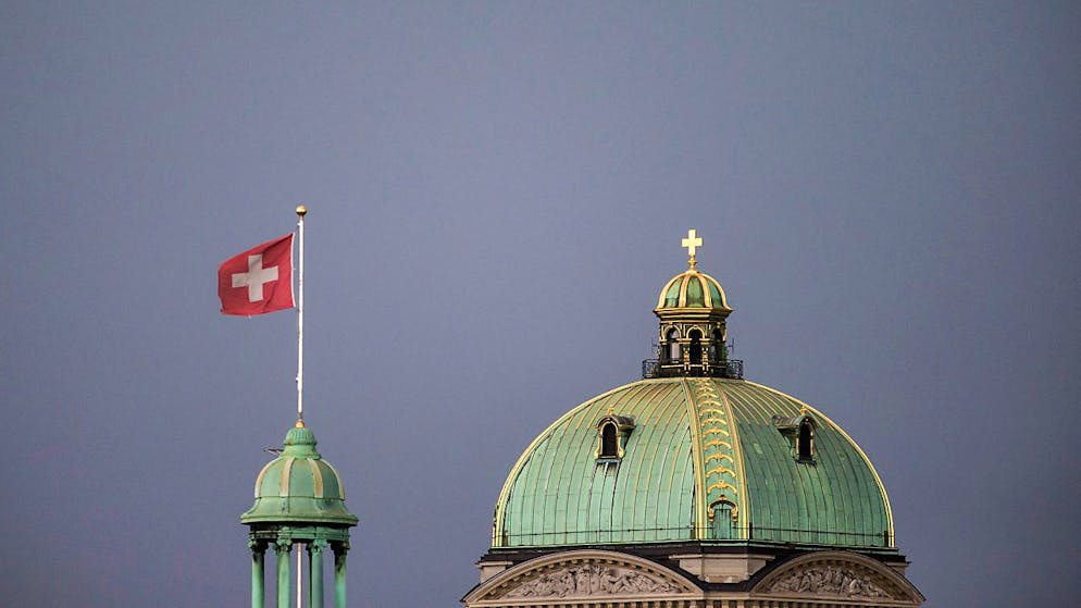 Salaries under pressure. Federal civil servants now earn more than 130,000 francs a year