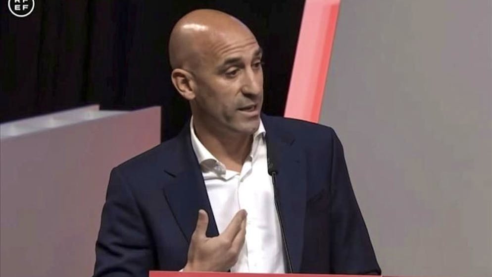 Dopo il bacio scandaloso. Rubiales: «Non mi dimetto, contro di me falso femminismo»