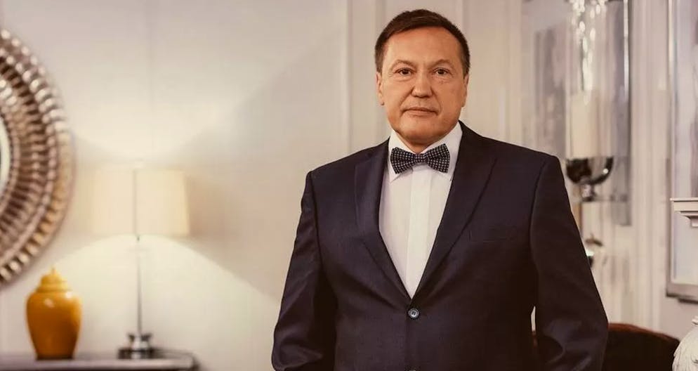 Mysteriöse Todesfälle unter Putin. Der Regionalgouverneur und steinreiche Wurstfabrikant Pawel Antow fiel im Dezember 2022 aus dem Fenster eines Hotels in Indien. Der 65-jährige ist laut einem Bericht der «Hindustan Times» in Odisha unterwegs gewesen, um seinen Geburtstag zu feiern. Drei Tage zuvor war bereits einer der Begleiter Antows im gleichen Hotel an einem Herzinfarkt gestorben. Ukrainische Medien berichteten, Antow habe zuvor in sozialen Netzwerken den Krieg in der Ukraine als «Terror» bezeichnet, den Beitrag aber kurz darauf wieder gelöscht und dem Kreml Treue geschworen.