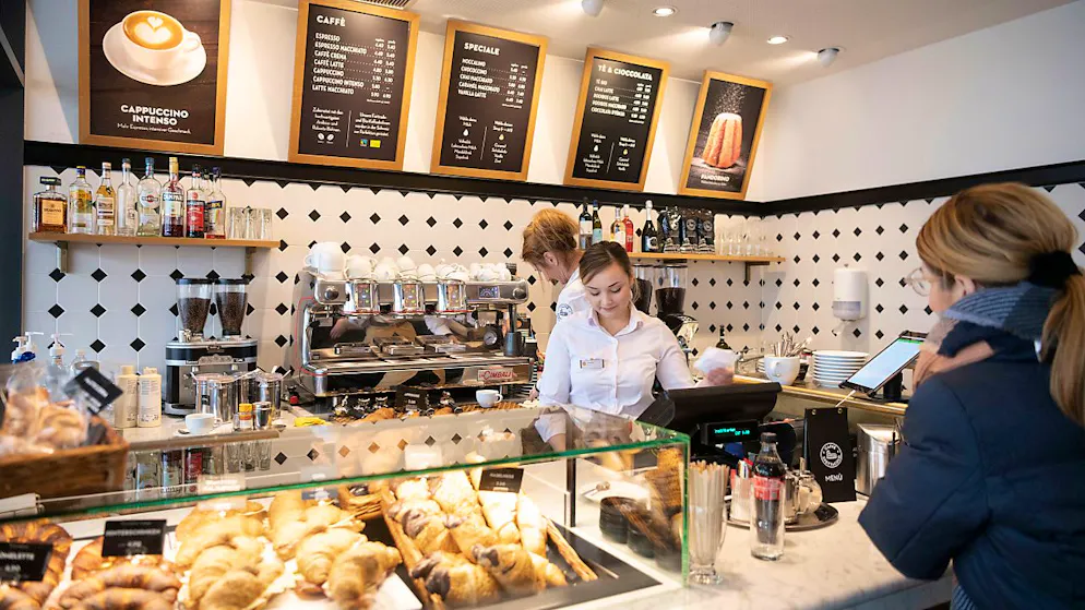 Die Beschäftigungsaussichten sind im dritten Quartal 2024 erstmals seit Mitte 2022 wieder leicht gestiegen. Im Gastgewerbe planen jedoch mehr Unternehmen, Personal abzubauen. (Symbolbild)