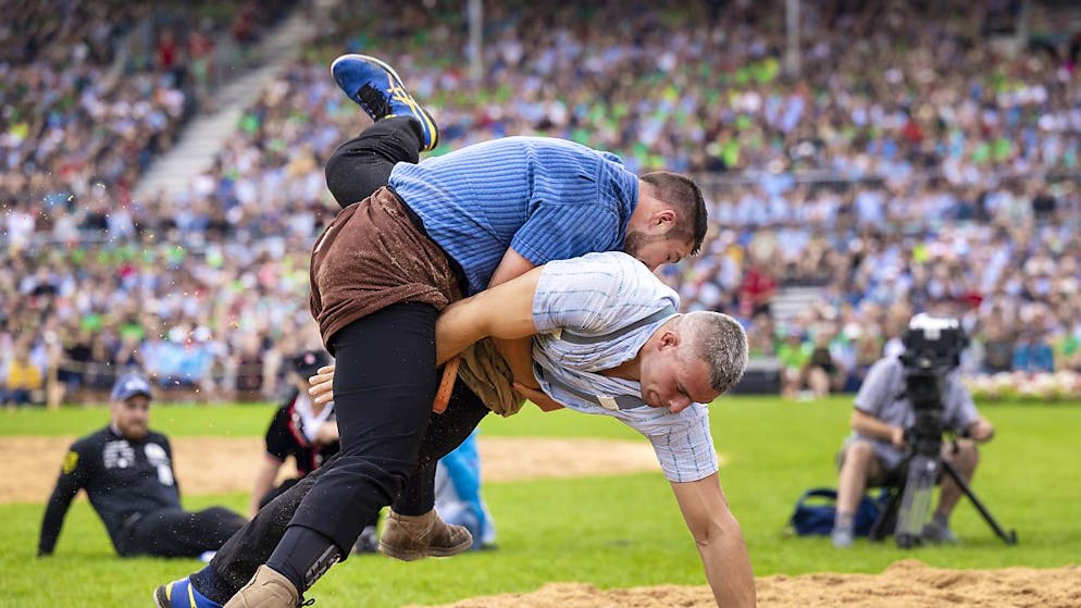 Staudenmann und Giger grösste, aber nicht einzige Favoriten - Gallery. Fabian Staudenmann (oben) und Samuel Giger bekämpften sich schon zum Auftakt des Brünig-Schwingets
