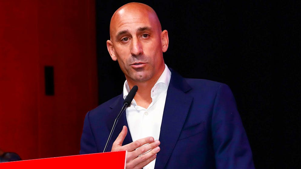 90 Tage aus dem Verkehr. Die FIFA spricht ein Machtwort und suspendiert Rubiales
