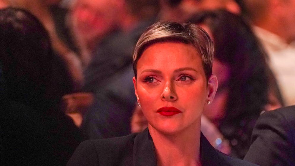 Momento difficile. Perché Charlène si è cancellata da Instagram? Ecco le ipotesi dell'esperto