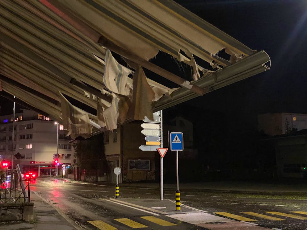 Grandinata a Locarno 25 agosto 2023. Un'altra tenda a brandelli. 