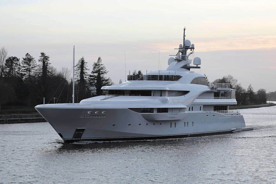 From the cinema to the pool: Navalny’s team explores extravagant luxury on Putin’s yacht