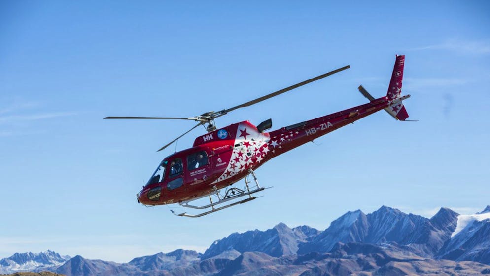 Die verunglückten Alpinisten wurden mit Helikoptern der Air Zermatt in Spitäler überführt. Einer der beiden starb später im Universitätsspital Lausanne. (Symbolbild)