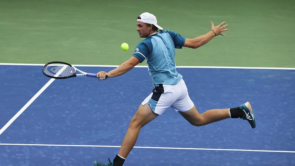 Stilsicher am Netz: Dominic Stricker zog am US Open mit einer reifen Leistung gegen den deutlich höher klassierten Alexei Popyrin in die 2. Runde ein