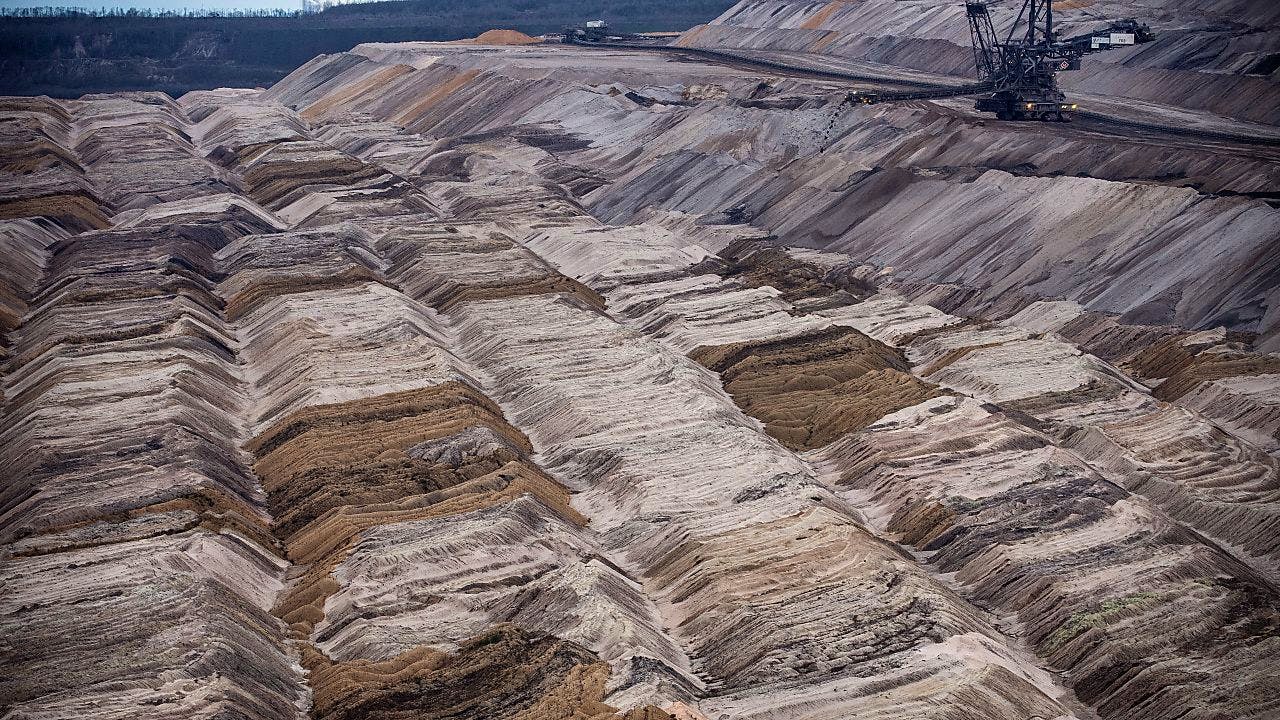 Energie: Analyse: Weniger Stromerzeugung Aus Fossilen Brennstoffen In ...