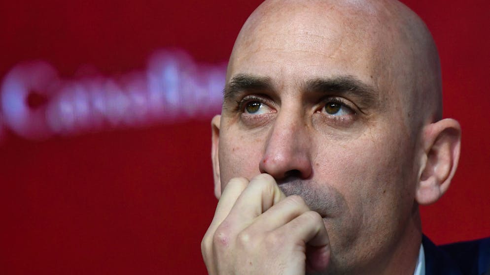 Caso Rubiales. Spunta video in cui Hermoso scherza sul bacio: «Come Iker e Sara». Rubiales innocente?