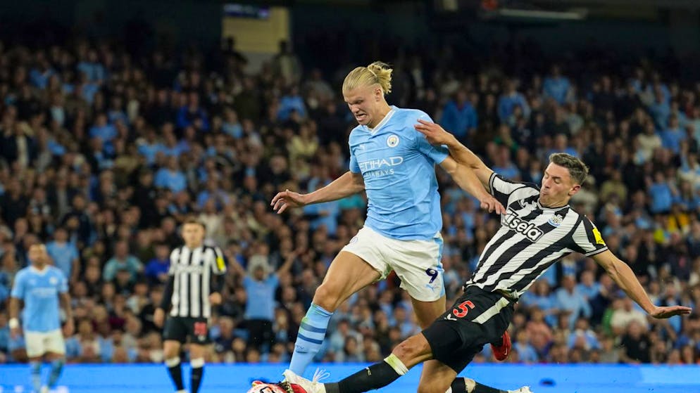 Schweizer Trio in der Hammergruppe - Gallery. Fabian Schär kann den Young Boys erklären, wie man Erling Haaland stoppt