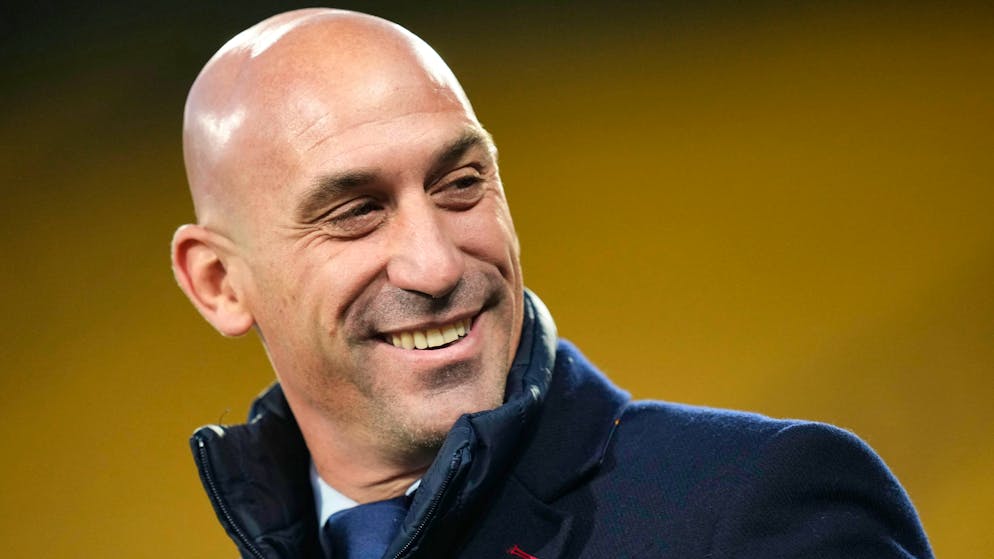 Bacio Rubiales-Hermoso. Lo zio di Rubiales: «Luis è ossessionato dal potere, dal lusso, dal denaro e dal sesso»