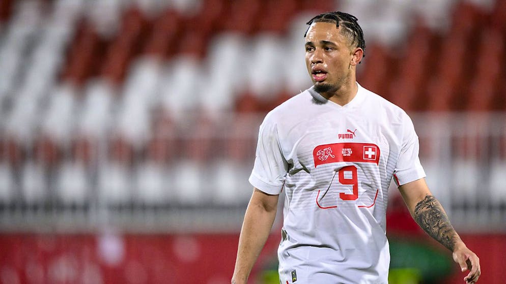 Schweizer Trio in der Hammergruppe - Gallery. Noah Okafor trägt seit dieser Saison das Trikot der AC Milan