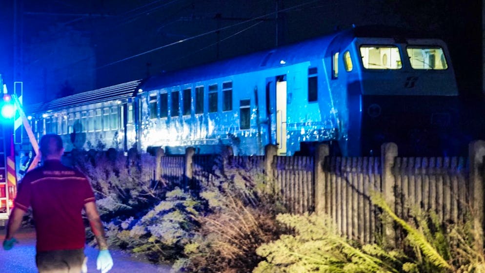 Il luogo dove cinque operai sono stati investiti e uccisi da un treno mentre lavoravano sui binari.