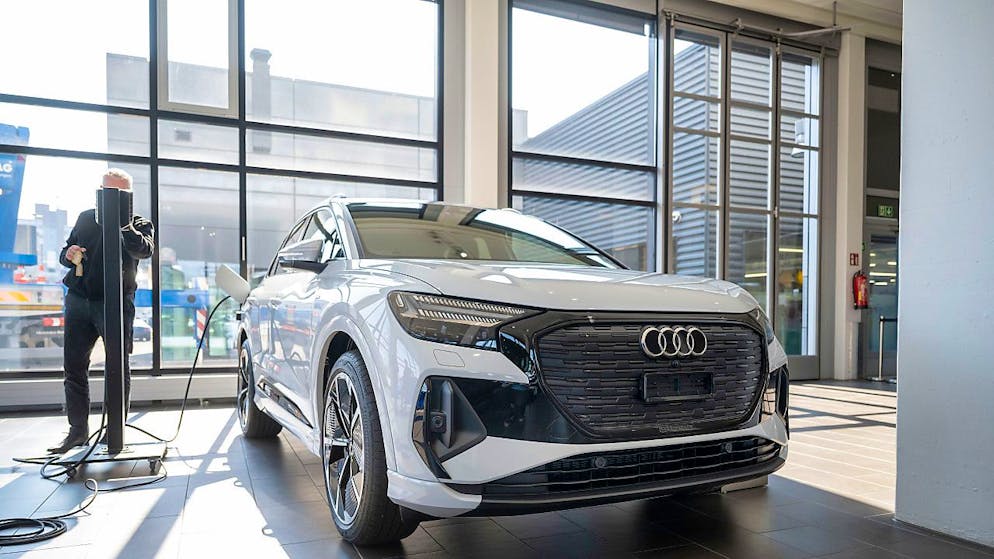 Sempre più spesso la vettura è elettrica, ma gli importatori lamentano quello che considerano un peggioramento delle condizioni quadro.