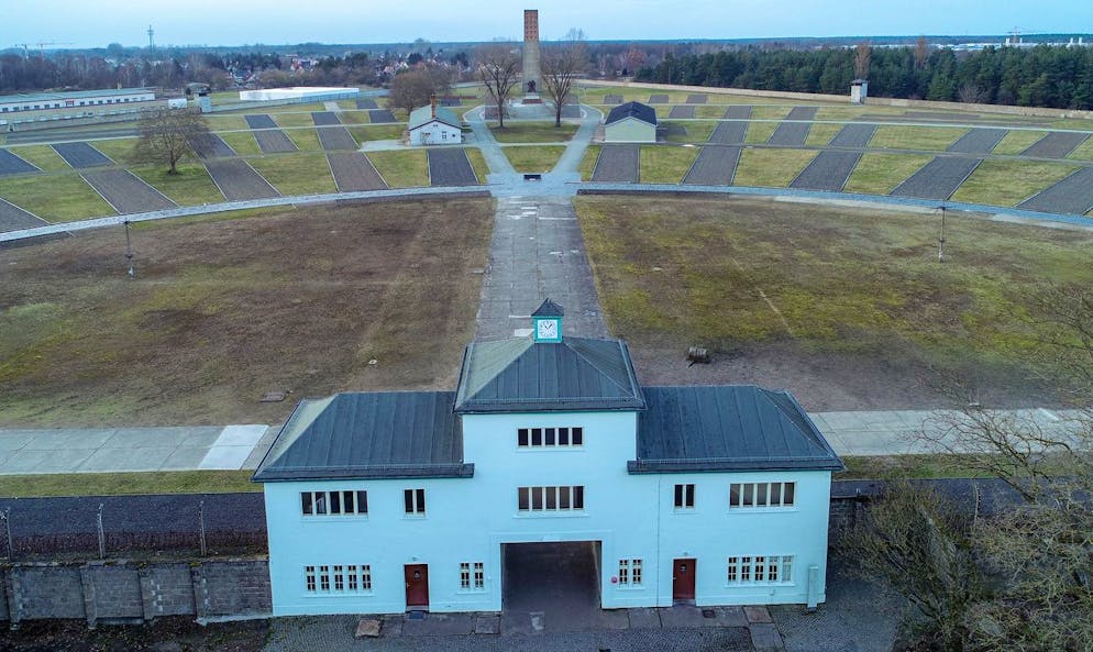 L'ingresso al campo di prigionia con la «Torre A» sul terreno del memoriale di Sachsenhausen (immagine d'archivio).