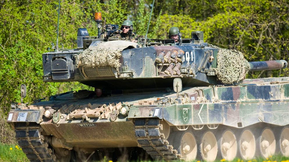 Un Leopard 2 dell'esercito svizzero durante un'esercitazione.