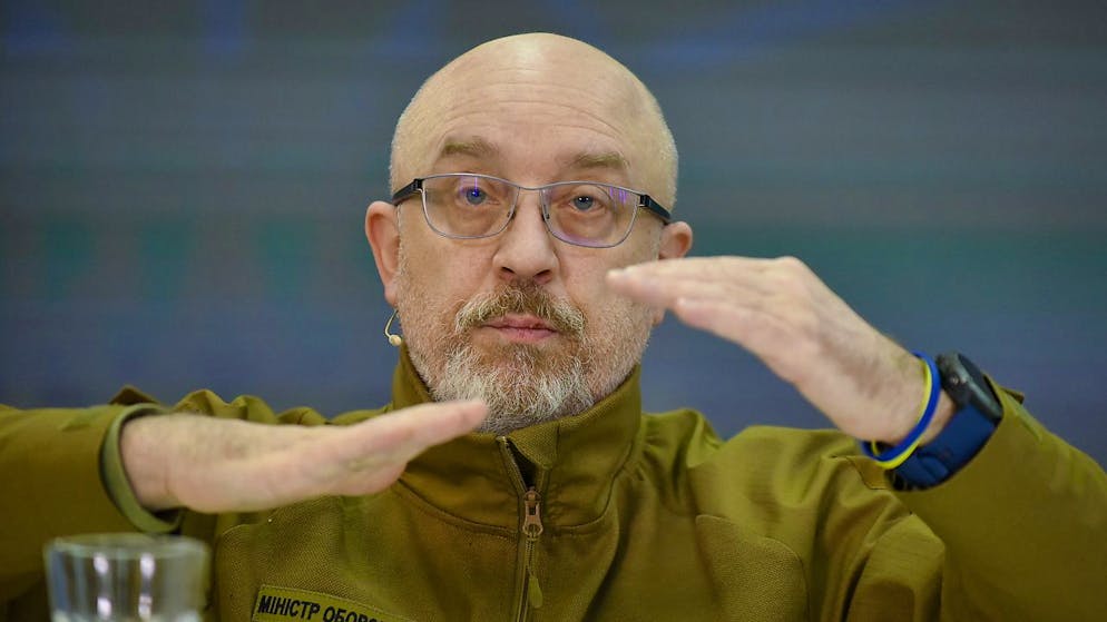 Accusato di corruzione. Zelensky: «Ho deciso di sostituire ministro della Difesa»