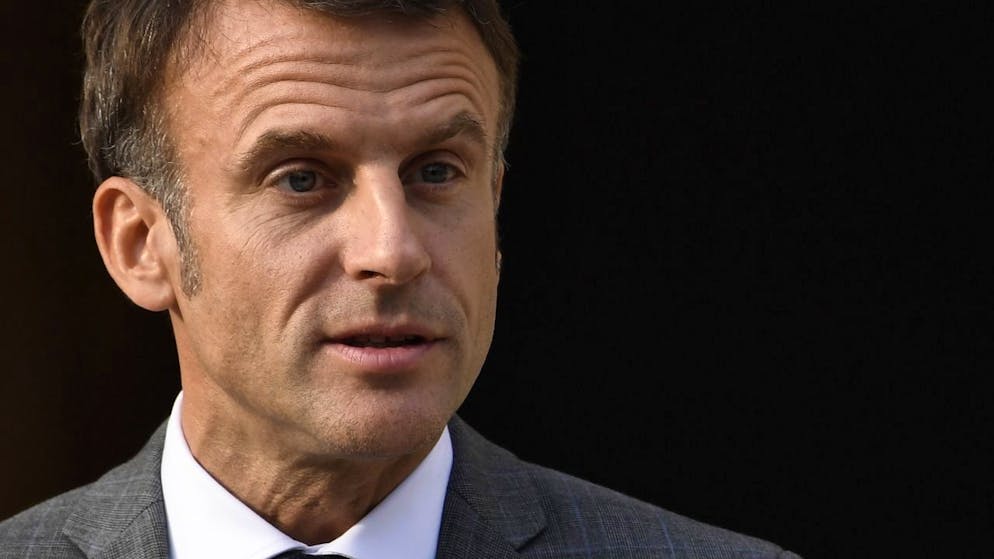 Francia. Macron: «Favorevole a sperimentare l'uniforme a scuola»