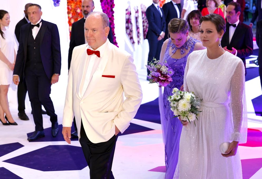 ll Principe Alberto II di Monaco e la principessa Charlene in una delle ultime loro apparizioni pubbliche congiunte per il Ballo della Croce Rossa allo Sporting Club Salle des Etoiles di Monaco, lo scorso luglio.