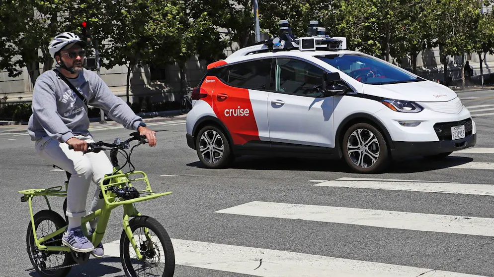 Schwerer Vorwurf der Feuerwehr. Roboter-Taxis sollen Ambulanz blockiert haben