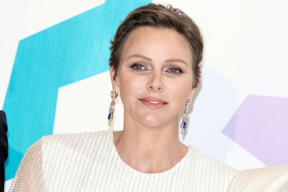 Questa volta Charlène intraprende un viaggio di tre giorni in Sudsfrica. Insieme al marito Alberto II volerà a casa il 15 settembre.