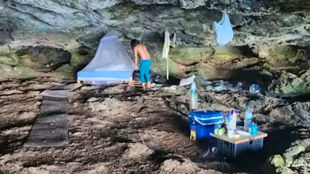 Un uomo si è insediato illegalmente in una grotta sull'isola spagnola di Formentera. 