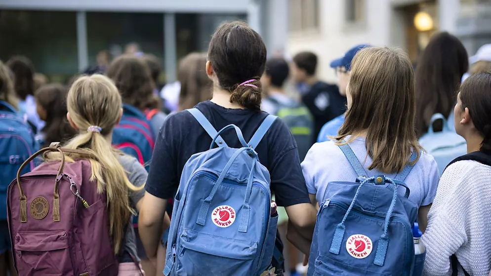 «Inklusion der Geschlechter». Schweizer Schule schafft Muttertag ab – Behörden laufen Sturm