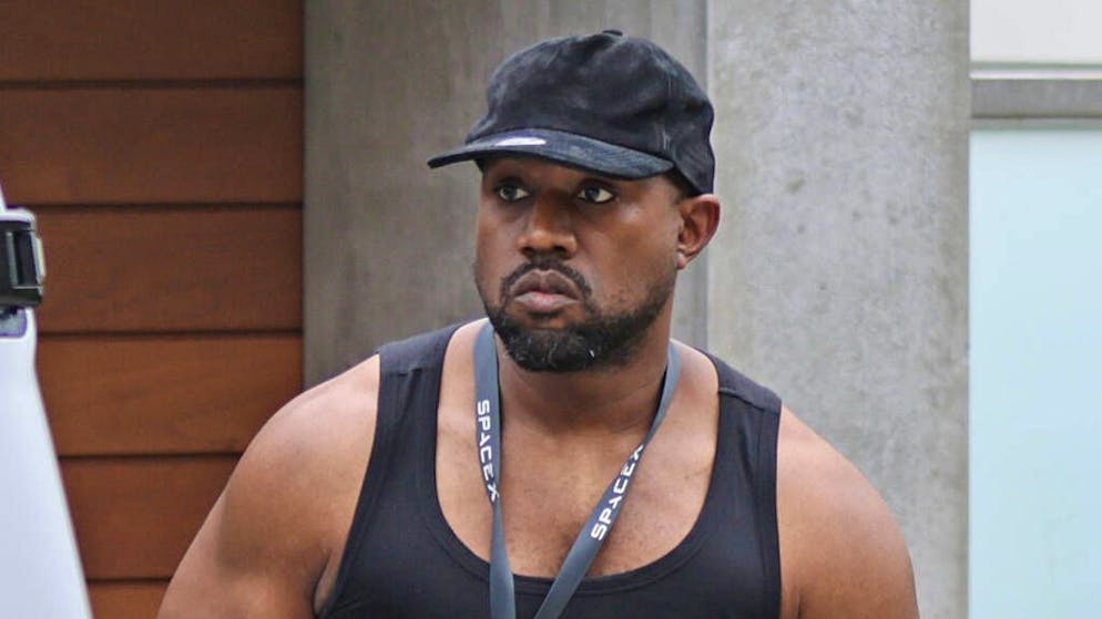 Rischia una multa salata. Kanye West è indagato per gli atti osceni sulla barca a Venezia