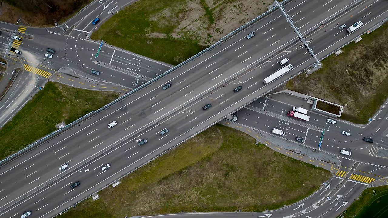 Verkehr. Nationalrat will Autobahn A1 auf mindestens sechs Spuren ausbauen