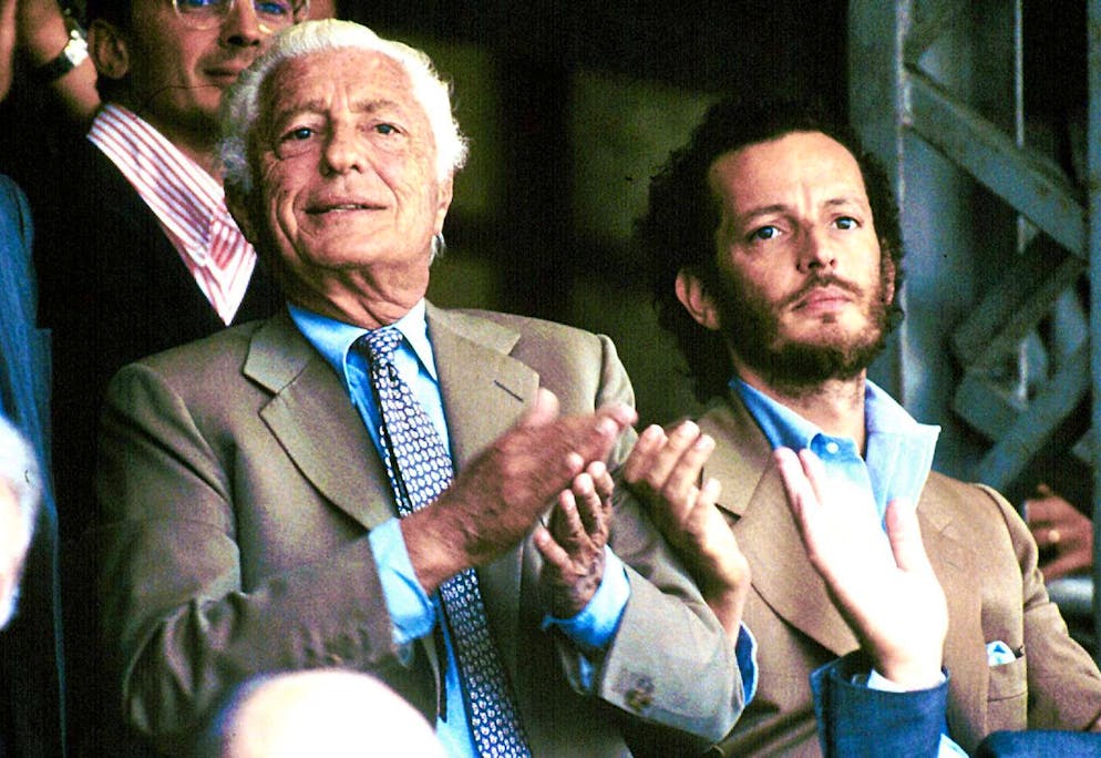 2003: Giovanni Agnelli (sinistra)  con il figlio Edoardo durante una partita della Juventus.