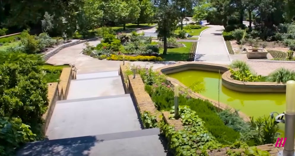 Putins Datscha im Süden der Krim. ... schicke Gärten oder ...