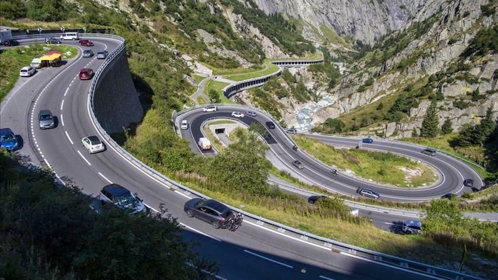 Trasporto merci difficile. Chiusure al Gottardo, l'ASTAG: «Fate circolare i camion anche di notte»