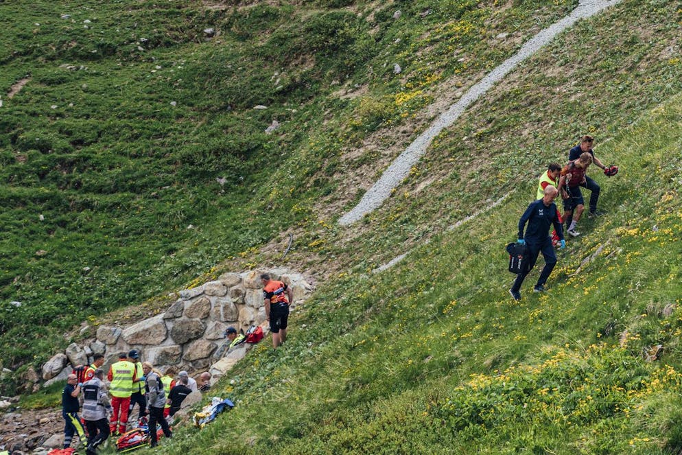 La foto del luogo dell'incidente mortale del fuoriclasse svizzero Gino Maeder sul percorso del Tour de Suisse 2023.