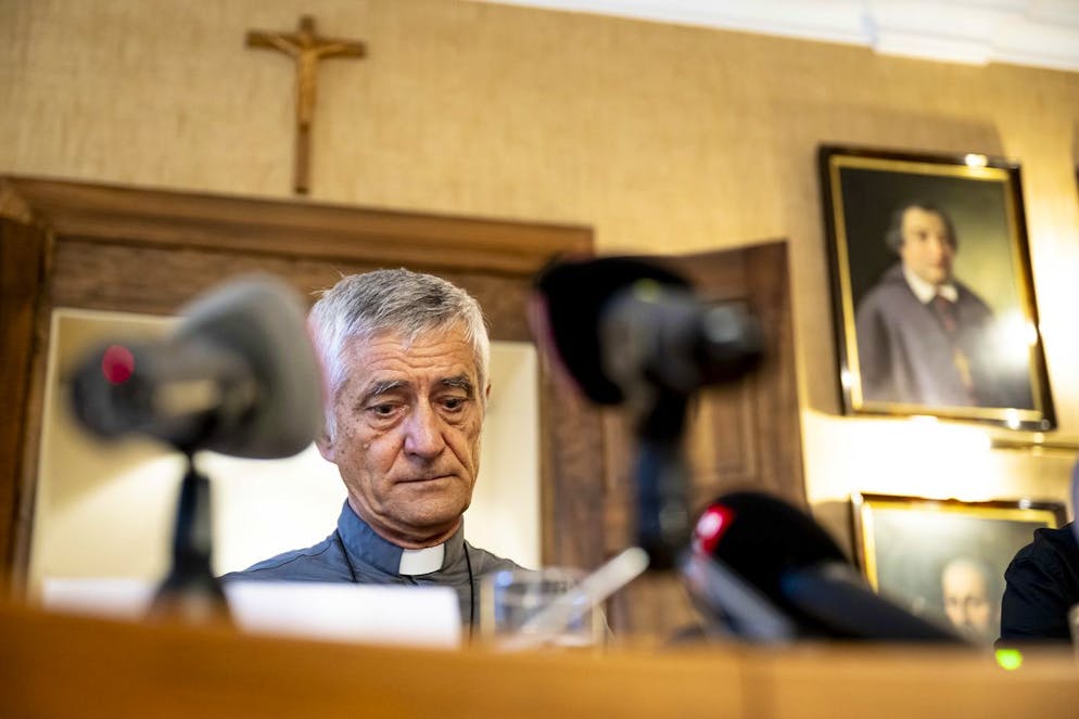 Il vescovo di Sion Jean-Marie Lovey nel corso della conferenza stampa tenutasi mercoledì.