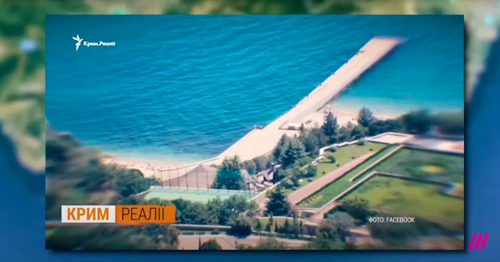 La dacia di Putin in Crimea. Chiaramente, per i viaggi via mare c'è pure un porto.