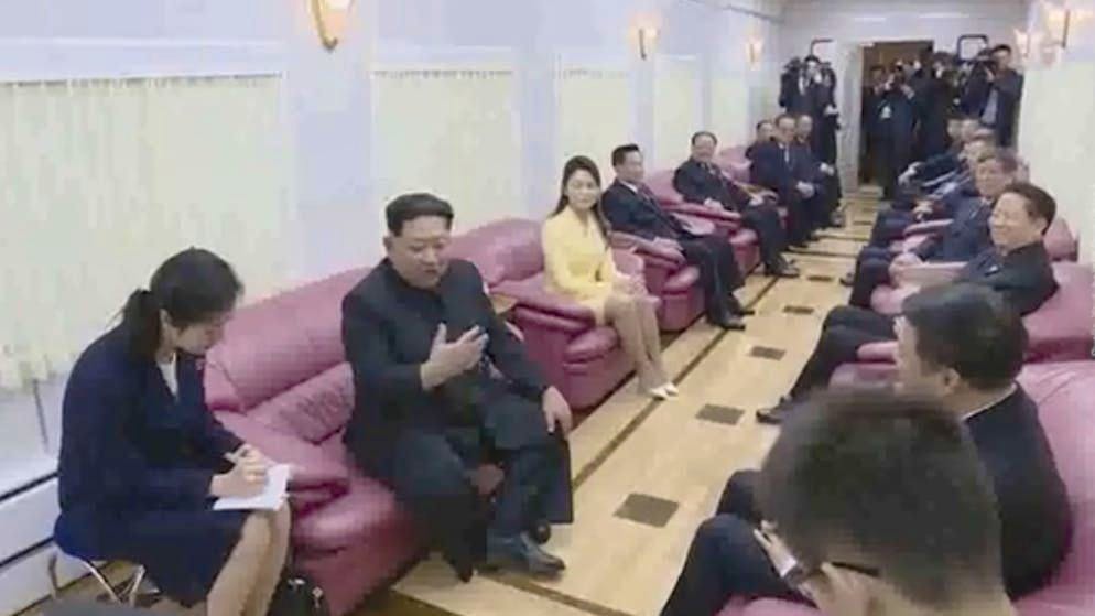 Il treno di Kim Jong-un. Il leader nord coreano nella sua «fortezza mobile».