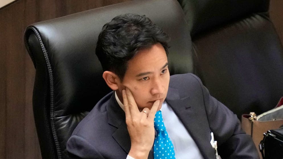 Pita Limjaroenrat si è dimesso oggi dalla guida del partito Move Forward (foto d'archivio)