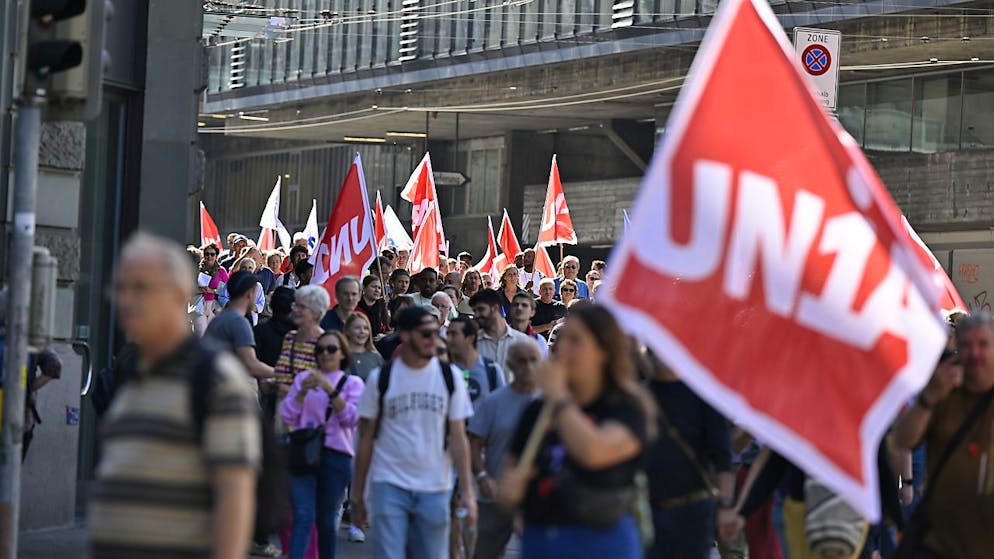 Schwindende Kaufkraft. Demonstrierende in Bern fordern höhere Löhne und Renten