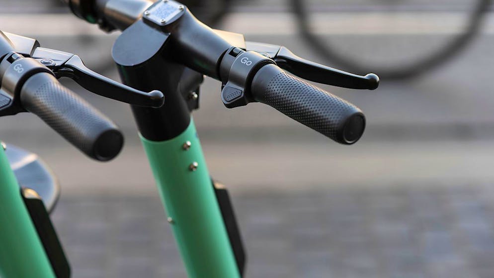 Besondere Vorsicht im Herbst und Winter. Über die Hälfte aller E-Trottinett-Unfälle ereignet sich im Dunkeln