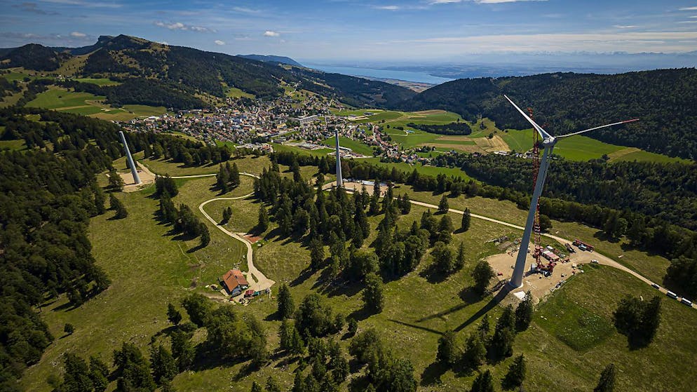 Le Conseil d'Etat vaudois va se pencher sur le stockage de l'énergie électrique, que fourniront notamment les six éoliennes actuellement en construction au-dessus de Sainte-Croix (archives).