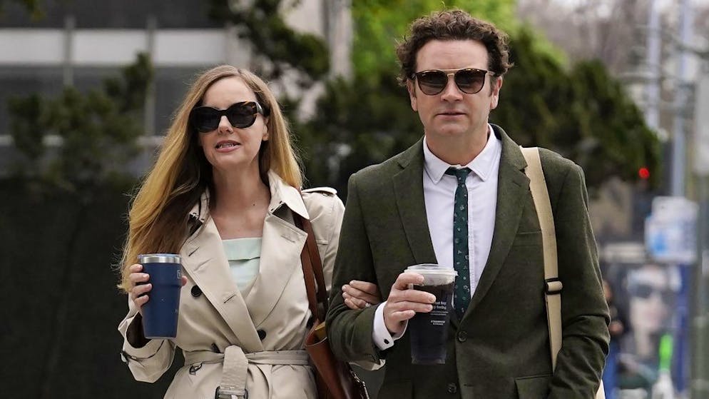 Schauspieler Danny Masterson wurde erst kürzlich zu einer 30-jährigen Haftstrafe verurteilt. Jetzt hat seine Frau Bijou Phillips die Scheidung eingereicht.